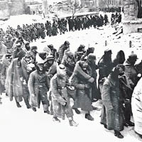 二戰時在史太林格勒被俘的德軍。（黑白資料圖片）