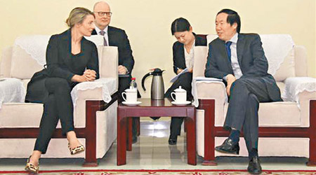 喬美蘭（左）與劉玉珠會晤中討論歸還中國流失文物等話題。（互聯網圖片）