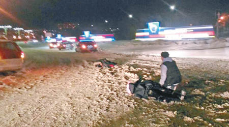 兩名華客遊俄時被車撞倒致一死一傷。（互聯網圖片）