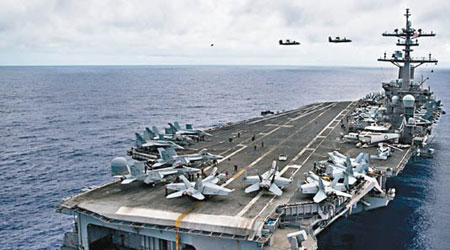 「卡爾文森號」的艦載戰機飛到南海上空。（互聯網圖片）