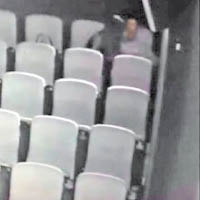 觀眾在座位上的舉動均被監控鏡頭拍下。（互聯網圖片）