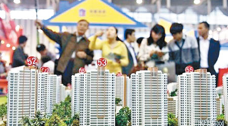 去年有研究指深圳的房價收入比為七十，遠高於國際水平。（互聯網圖片）