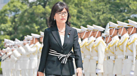 稻田朋美（前）重申日方支持南韓部署薩德。（資料圖片）