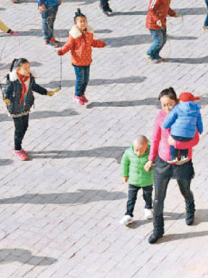 張晗煜兩兄弟不能如同齡的小童般運動及長時間走路。（互聯網圖片）