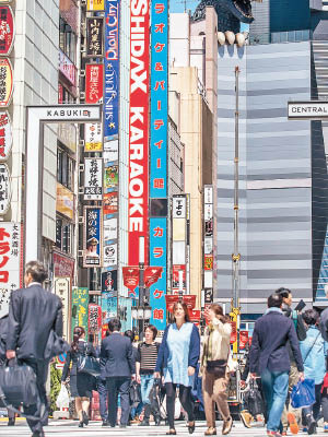 東京的生活節奏急促，令青年決心出走。（資料圖片）