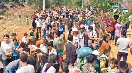 大批緬甸難民湧到雲南避開戰火。
