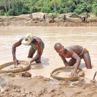 塞拉利昂有不少鑽石礦工。