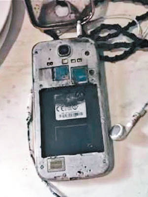 麥克唐納的S4手機突然爆炸起火。