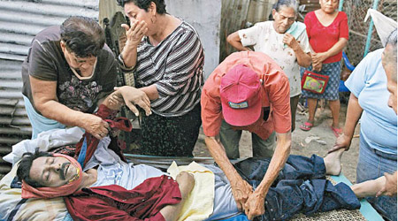 尼加拉瓜有壯男接連患上慢性腎病。（資料圖片）