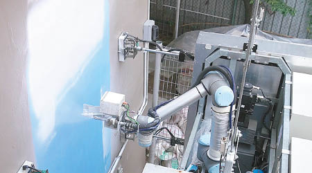 一款名為「OutoBot」的機械人，可以獨力完成高層建築的清洗和髹漆工作。