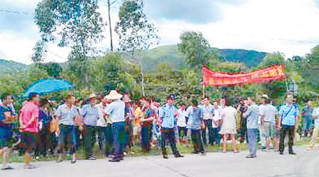 村民當年曾多次示威反對興建垃圾焚燒發電站。（互聯網圖片）