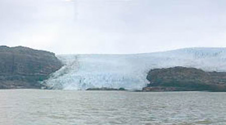 赫德島的冰山或會被拖到中東。（澳洲環境能源部圖片）