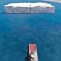 模擬片段展示拖船運走冰山。（國家顧問局圖片）