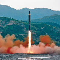 北韓試射「火星十二型」中遠程彈道導彈。（資料圖片）