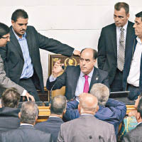 反對派控制的國會擬阻馬杜羅重寫憲法。