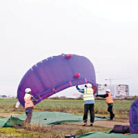 工作人員嘗試把風箏升空。（Kite Power Solutions圖片）