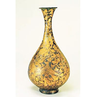 圖為他當年掘出的「銀鍍金鏨花雙鳳穿花玉壺春瓶」。（互聯網圖片）