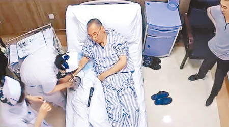 劉曉波保外就醫將近一個月，身體狀況暫時未有好轉。（資料圖片）