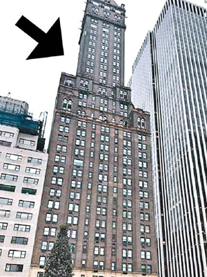 郭文貴早前放售位於美國紐約的豪宅所在大廈（箭嘴示）。