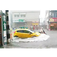 屏東處處水浸，街道成澤國。（互聯網圖片）