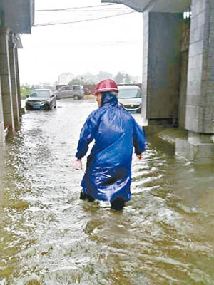 納沙為福建部分地區帶來嚴重水浸及狂風。（互聯網圖片）