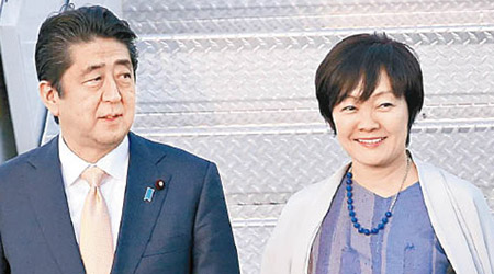 安倍晉三夫婦（圖）亦捲入醜聞。