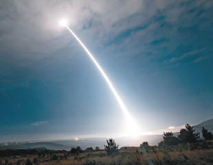 射洲際導彈穿越6800公里 美海空兩招懾朝