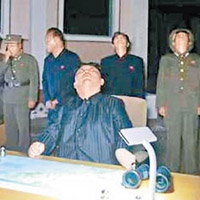 金正恩早前監督試射火星14型洲際彈道導彈。（互聯網圖片）