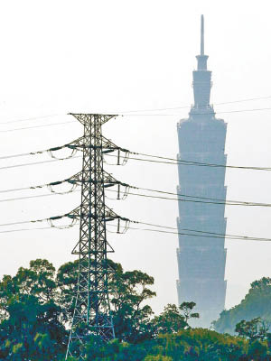 台北松湖超高壓變電所遲遲未能啟用，令台北電力吃緊。