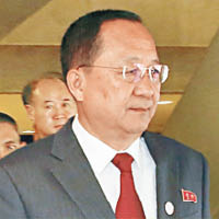 李勇浩出席東盟會議期間，曾和康京和短暫交流。