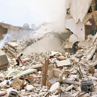 阿勒頗受戰火摧殘，遍地瓦礫。