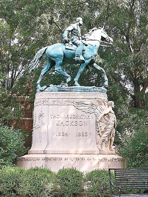 羅伯特‧李的雕像存廢，加深美國左右翼的對立。