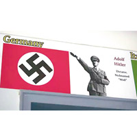 希特拉（右）及納粹旗（左）貼在顯眼的地方。