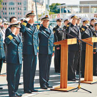 俄羅斯海軍在海參崴碼頭，舉行歡迎儀式。（中新社圖片）