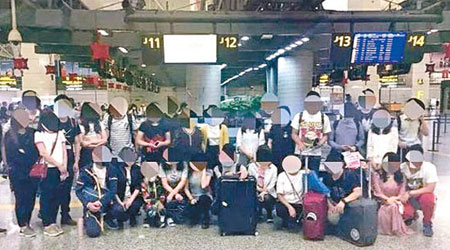 團友被迫滯留在廣州白雲機場。（互聯網圖片）