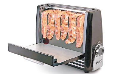 用家可把煙肉掛在烤爐，烤至自己喜歡的程度。（互聯網圖片）