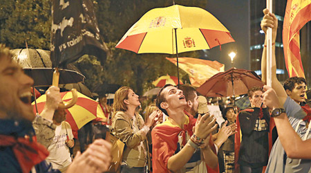 巴塞隆拿民眾抗議加泰政府獨立。