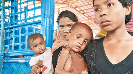 大批羅興亞人一家老少逃到孟加拉。（資料圖片）