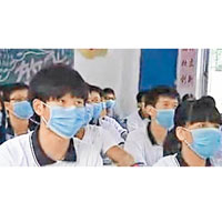 網傳桃江四中學生戴口罩上課。（互聯網圖片）