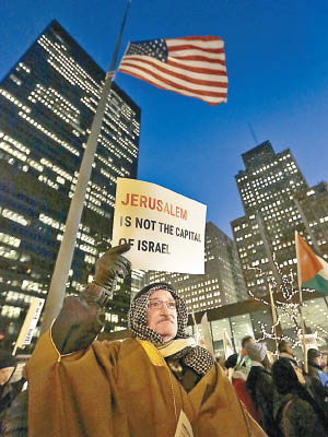 美國芝加哥亦有回教徒上街抗議。（美聯社圖片）