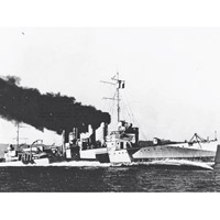 華德號當年向日軍一艘潛艇開了美國二戰第一槍。（互聯網黑白圖片）