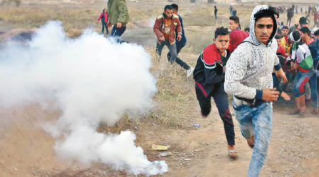巴勒斯坦示威者與以軍持續爆發衝突。（美聯社圖片）
