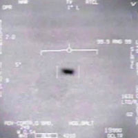 軍方片段截圖顯示UFO在高空盤旋。（美國國防部圖片）