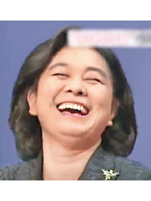 華春瑩罕有地在記者會上大笑。（互聯網圖片）
