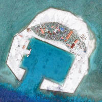 越南在多個南沙群島島礁進行填海工程，其中包括景宏島（圖）。（資料圖片）