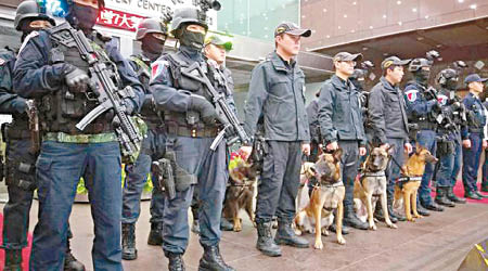 警方出動逾千警力支援跨年活動的保安。（互聯網圖片）