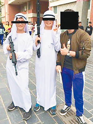 持槍扮穆斯林的學生被批不懂尊重宗教。（互聯網圖片）