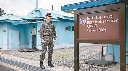 一名南韓軍人在板門店非軍事區駐守。（資料圖片）