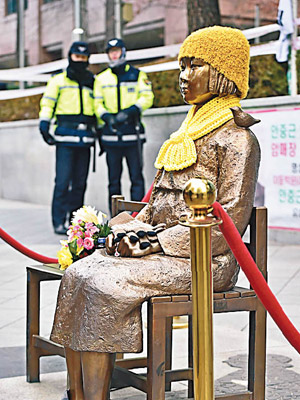 文在寅促請日本政府正視慰安婦真相。圖為擺放在首爾的慰安婦少女像。