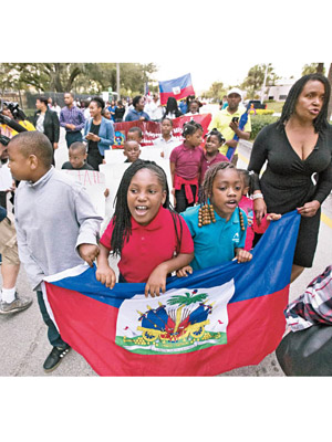 邁阿密有海地人上街抗議特朗普的言論。（美聯社圖片）